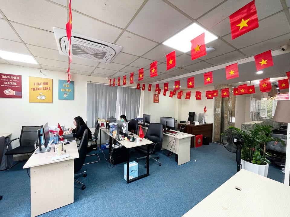 Sàn văn phòng cho thuê 100m² tại Thái Hà, Đống Đa - Thiết kế tiện lợi, sẵn sàng vào làm việc ngay!