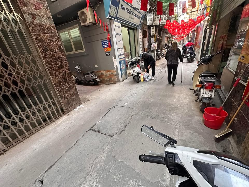 Nhà Xuân La 64m² 5 tầng giá 15.5 tỷ - Kinh doanh sầm uất gần Hồ Tây!