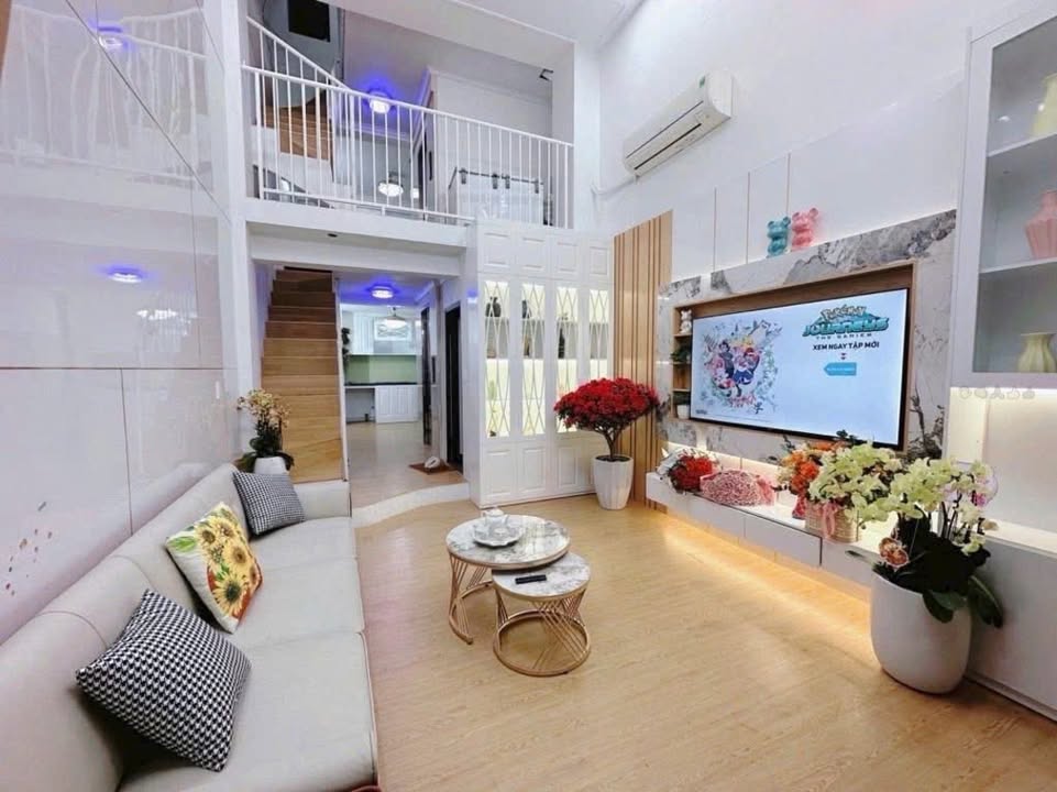 Nhà 5 tầng Phạm Văn Đồng 37m² giá 9 tỷ - Đầu tư sinh lời cao!