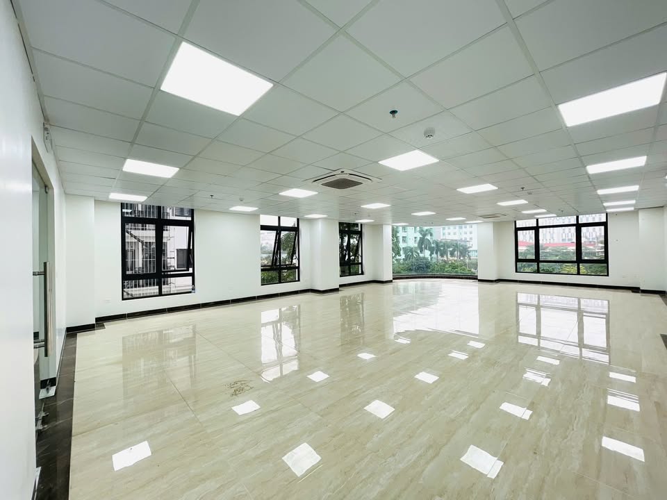 Sàn văn phòng cho thuê đường Yên Xá, 170m² giá 24 triệu - Không vướng cột, vào làm ngay!