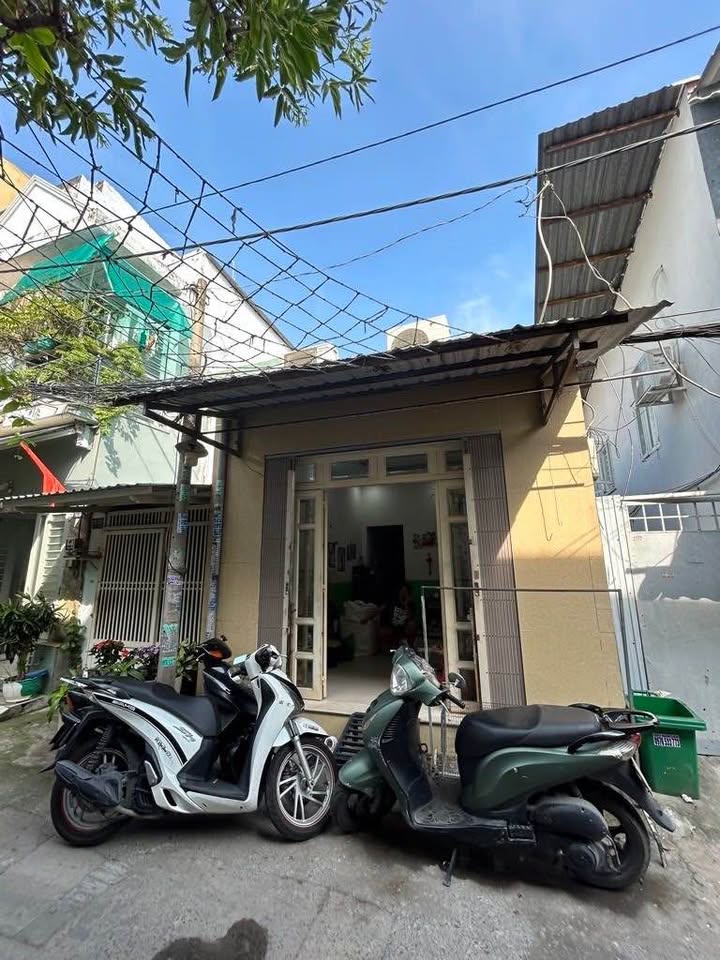 Nhà cấp 4 hẻm Bùi Văn Ba Q7 60m² giá 6 tỷ - Tiện xây mới theo ý thích!