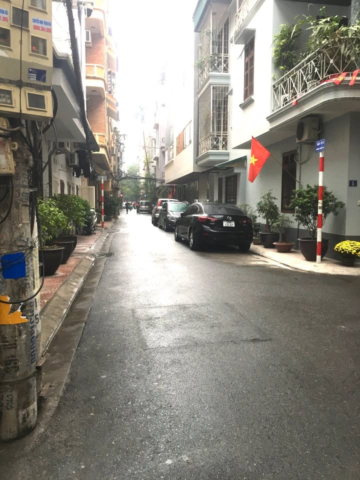 Nhà phân lô ô tô Hoàng Quốc Việt 55m² giá 18 tỷ - An sinh tuyệt đỉnh!