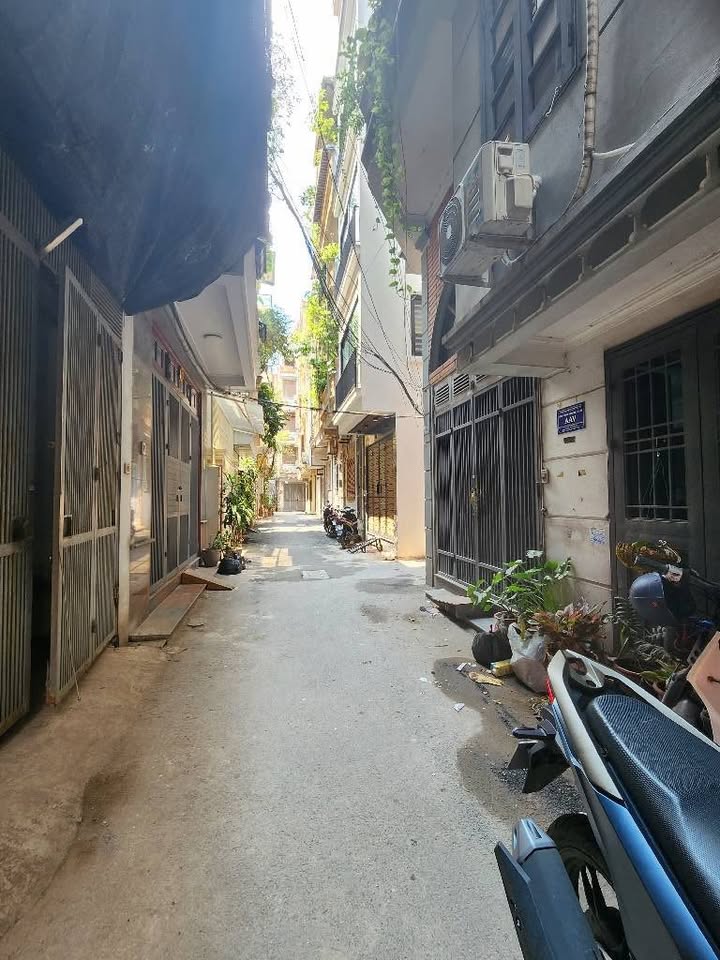 Nhà 6 tầng Đặng Thai Mai, Tây Hồ 30m² giá 8 tỷ - Ô tô đỗ cửa, gần Hồ Tây!