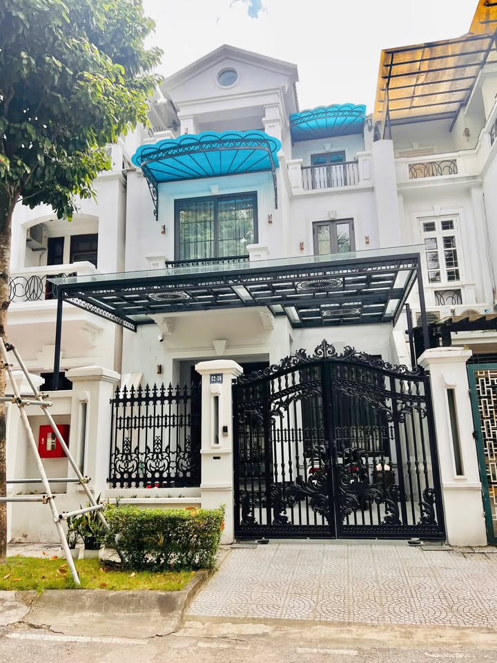 Biệt thự VIP Ciputra Tây Hồ 130m² giá 46.5 tỷ - Sổ đỏ vuông vắn, giao dịch nhanh chóng!