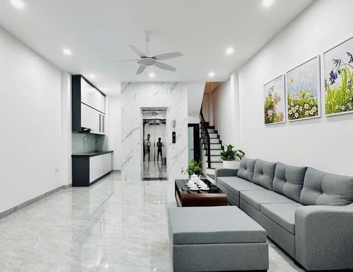 Nhà phố Hoàng Hoa Thám 43m² giá thỏa thuận - Thiết kế hiện đại, sẵn sàng vào ở!