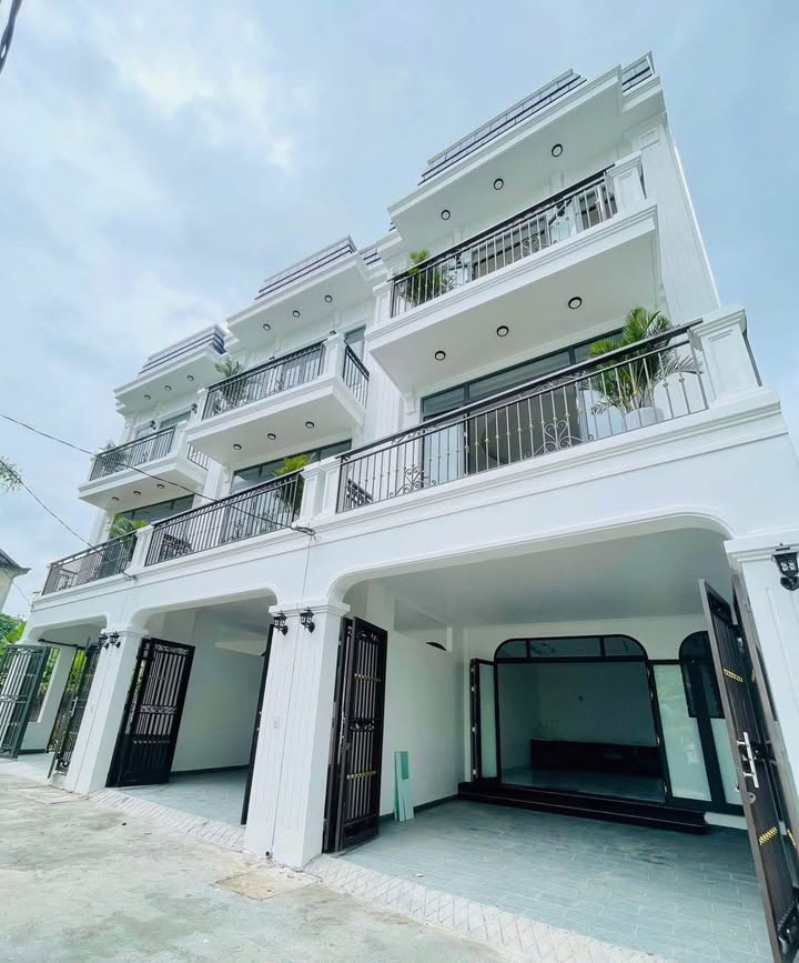 Nhà 3 Tầng Đẹp Gần Khu Đô Thị EcoGarden - Diện tích 63m² - Giá 3.25 Tỷ