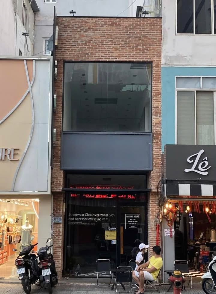 Cho thuê nhà nguyên căn mặt tiền Nguyễn Trãi, quận 1 - Diện tích 54m², vị trí đắc địa!