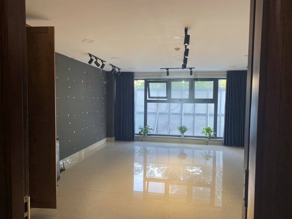 Cho thuê mặt bằng kinh doanh tự do tại Tân Bình 90m² - Giá tốt bất ngờ!