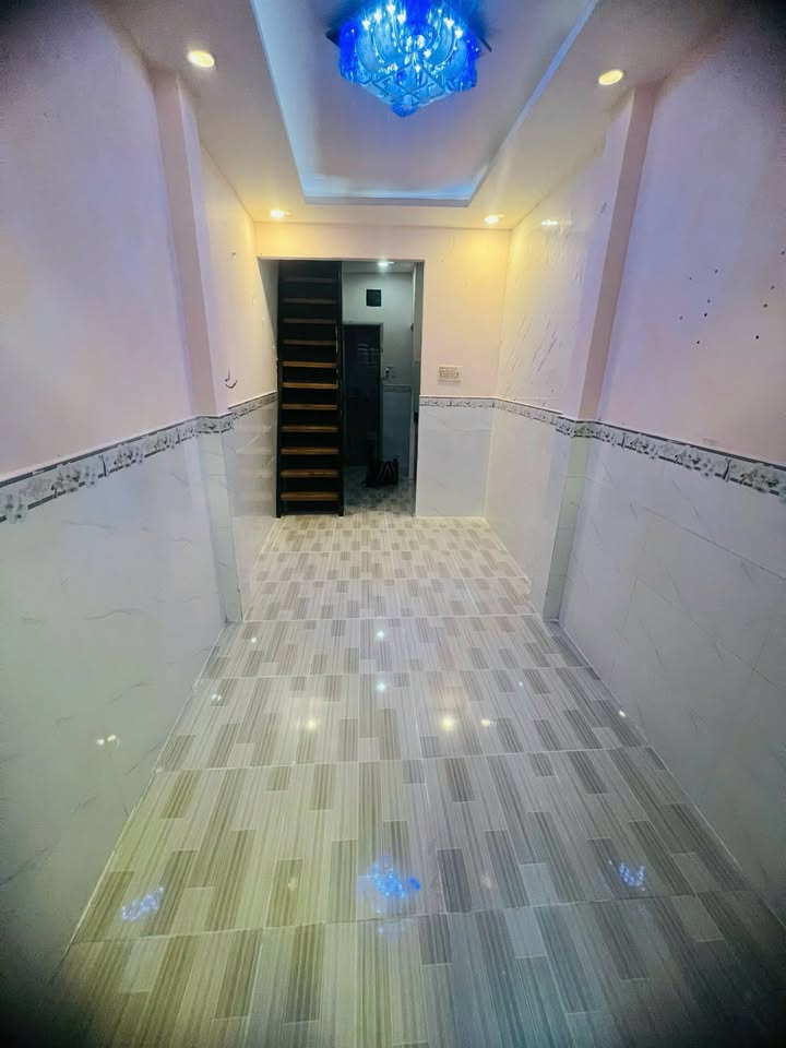 Cho thuê nhà phố hẻm Trần Đình Xu, Quận 1, 30m² giá 11,5 triệu - Phù hợp nhóm bạn và sinh viên!