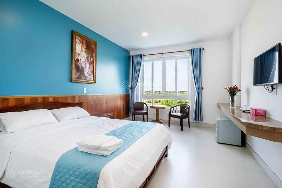 Cho thuê khách sạn lớn đường Thạnh Thới 450m² giá 150 triệu - Vị trí đắc địa trung tâm Cần Giờ!