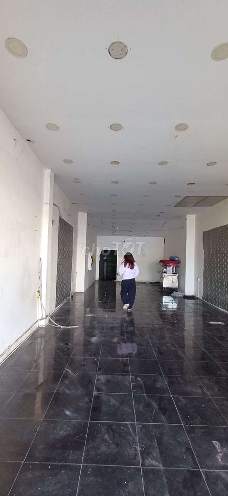 Mặt bằng kinh doanh 100m², mặt tiền Quốc lộ 1K, đối diện chợ Linh Xuân - Giá 12 triệu/tháng!