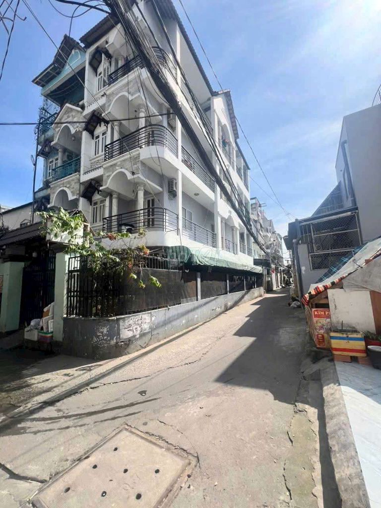 Nhà góc 2 mặt tiền hẻm Huỳnh Tấn Phát Q7 104m² giá 6.99 tỷ - Tiện ích vượt trội cho đầu tư!