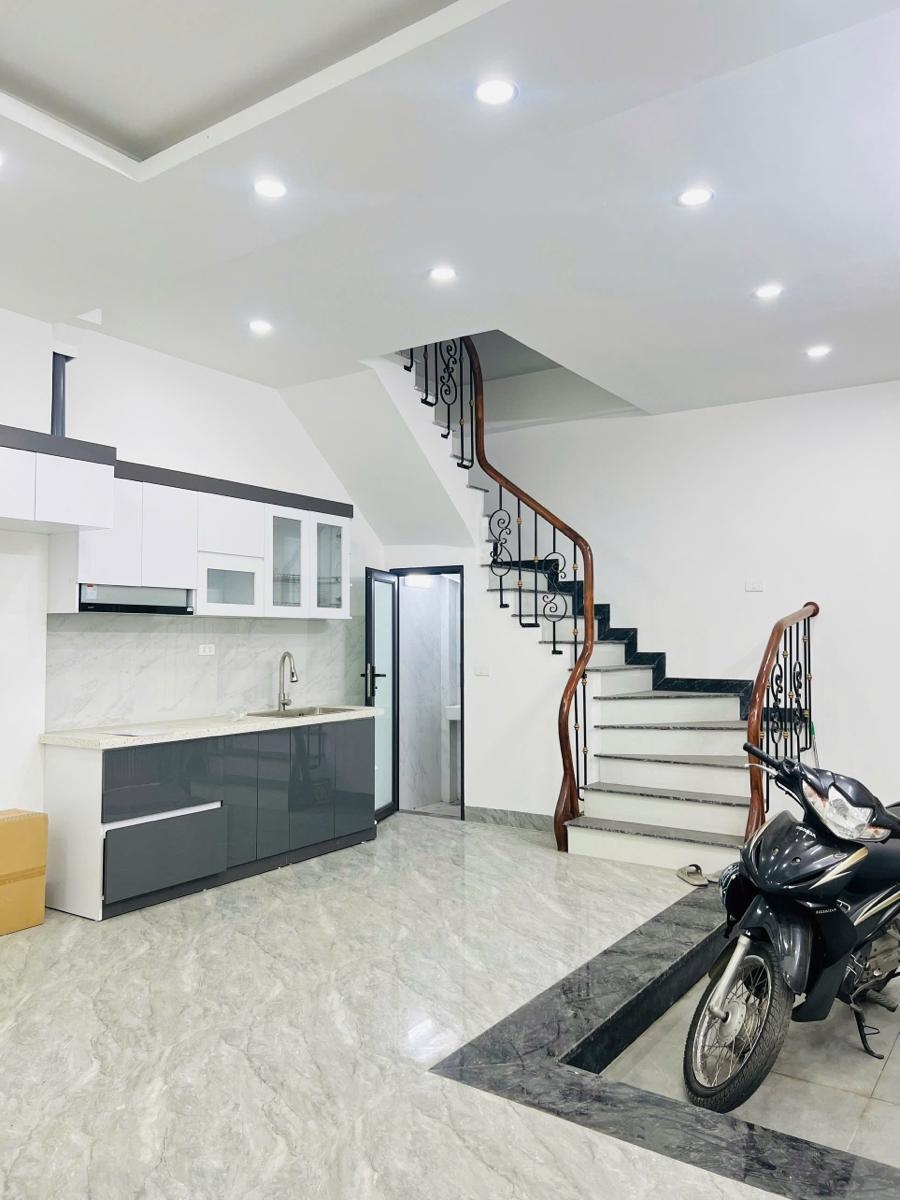 Nhà Đội Cấn Ba Đình 44m² giá 10.6 tỷ - Ô tô vào tận ngõ, gần phố!