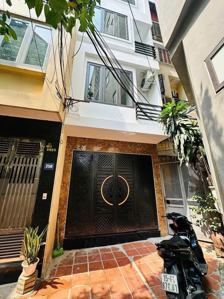 Nhà đẹp Cầu Giấy 32m² giá 7.98 tỷ - Thiết kế Châu Âu sang trọng