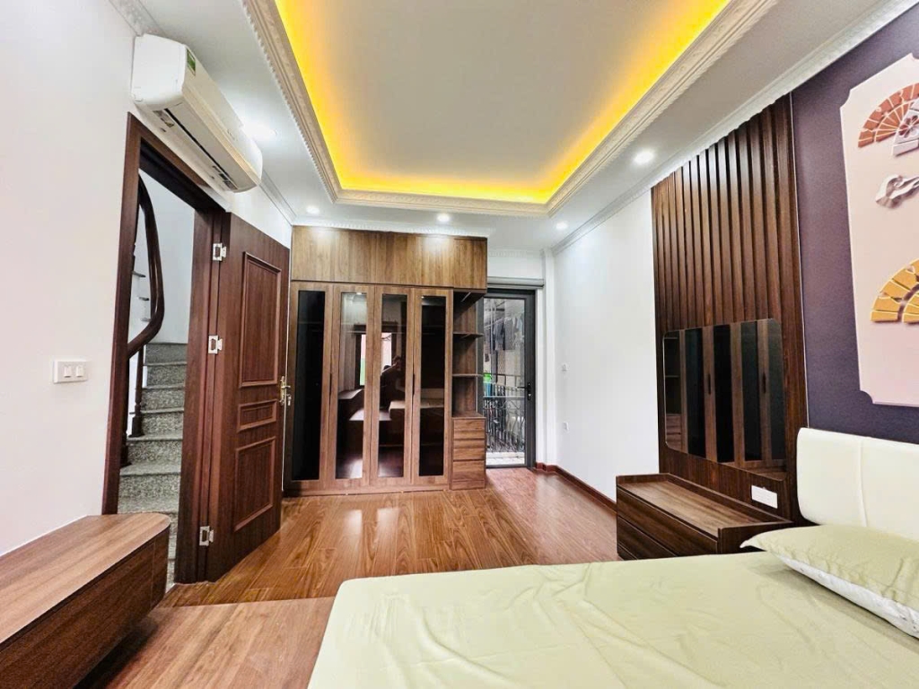 Nhà đẹp Cầu Giấy 34m² giá 9.4 tỷ - Sổ đỏ chính chủ, thiết kế hiện đại