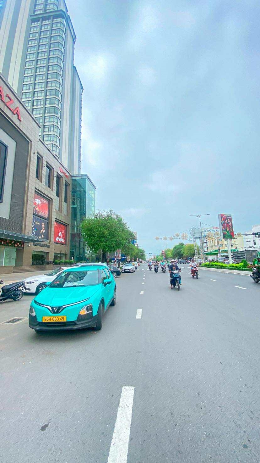 Nhà cho thuê mặt tiền đường 30/4, Ninh Kiều, Cần Thơ - Sân rộng, 25 triệu/tháng!