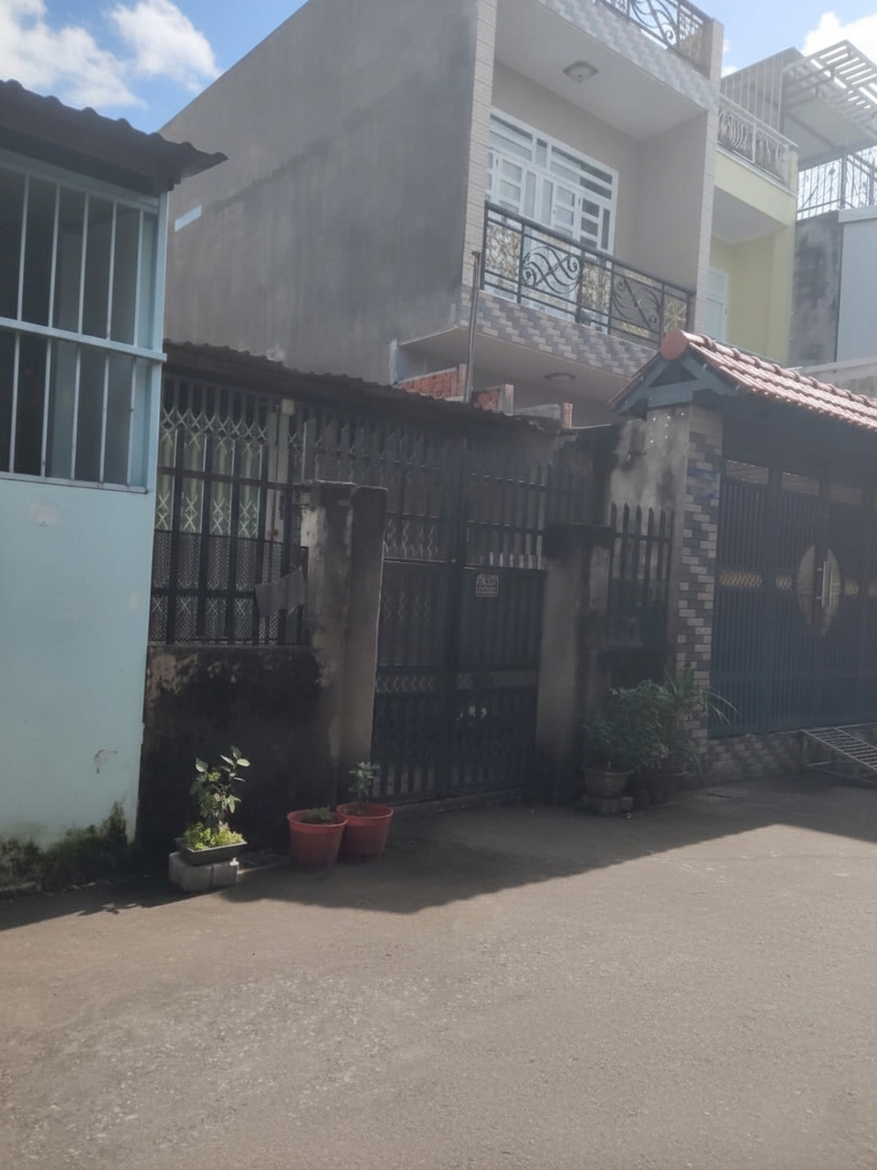 Nhà Hóc Môn 63m² giá 2.8 tỷ - Sổ hồng chính chủ, vị trí đẹp!