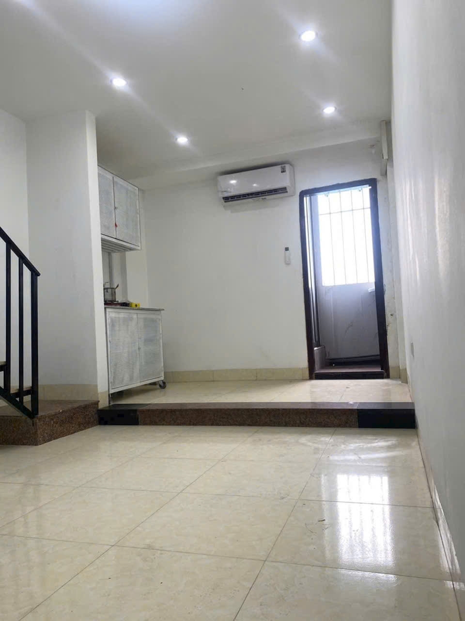 Nhà riêng 36m² Phường Thạch Bàn giá 1,45 tỷ - Sổ đỏ chính chủ, ở ngay!