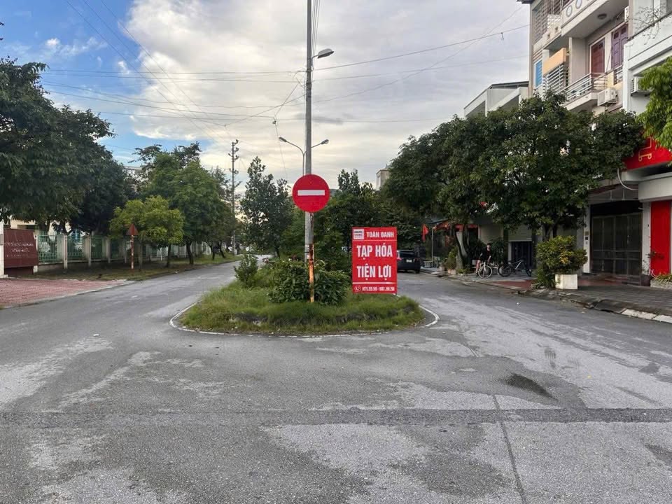 Nhà 3 tầng đường Đôi Đồng Vãng, Gia Lộc, Hải Dương - Giá 5 tỷ, chính chủ!