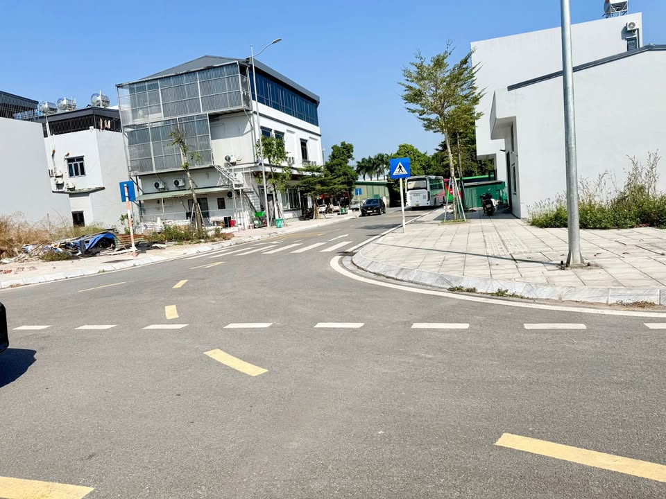 Đất nền tái định cư Móng Cái 90m² giá 3 tỷ - Vị trí đắc địa, đông dân cư!