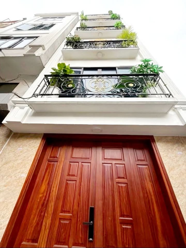 Nhà 5 tầng Đông Ngạc 39m² giá 5 tỷ - Sân cổng riêng, ô tô gần bên!