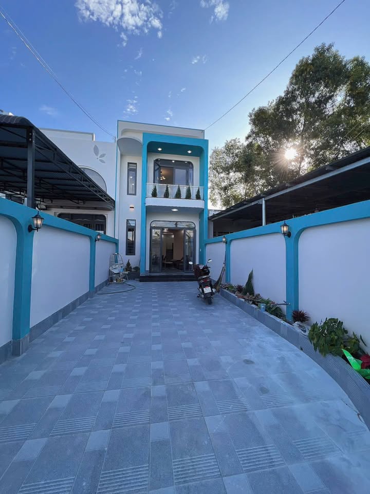 Nhà phố hiện đại 85m² tại Long Hoa, Tây Ninh giá 2.45 tỷ - Sẵn sàng vào ở ngay!