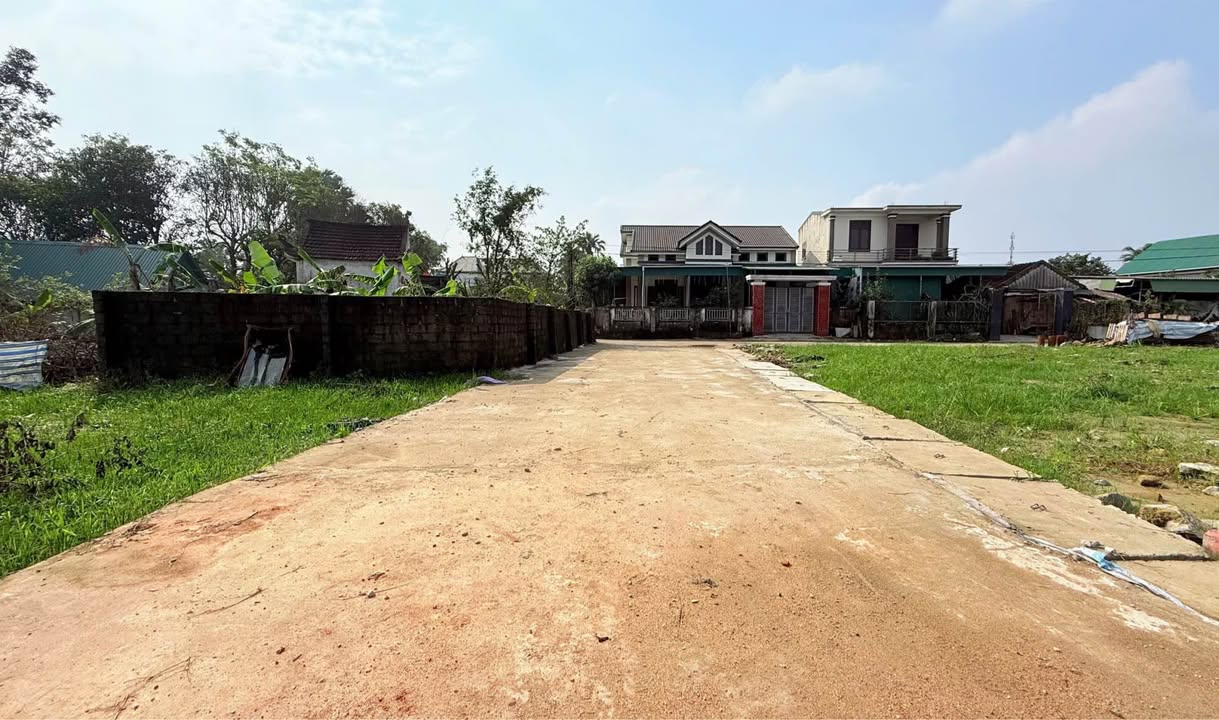 Đất thổ cư Thôn Lộc An, Xã Toàn Lưu, 176.5m² giá 1.3 tỷ - Vị trí thuận lợi, dân cư đông đúc!