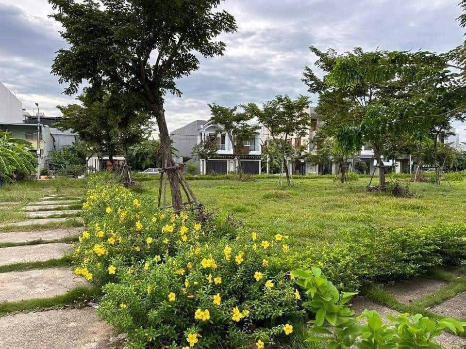 Đất nền 200m² Hòa Xuân - Giá 12 tỷ - Tặng nhà kiên cố!