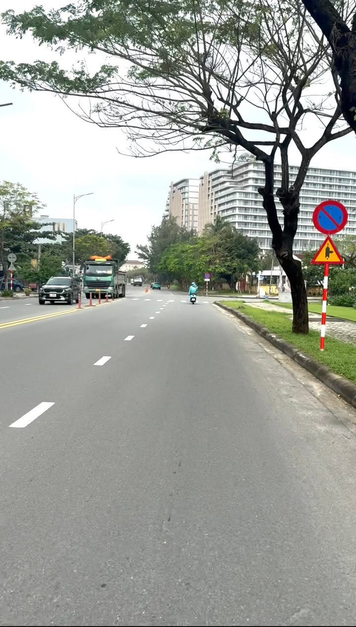 Đất biển Non Nước Đà Nẵng 100.8m² giá chỉ 4 tỷ - Cơ hội vàng hiếm có!