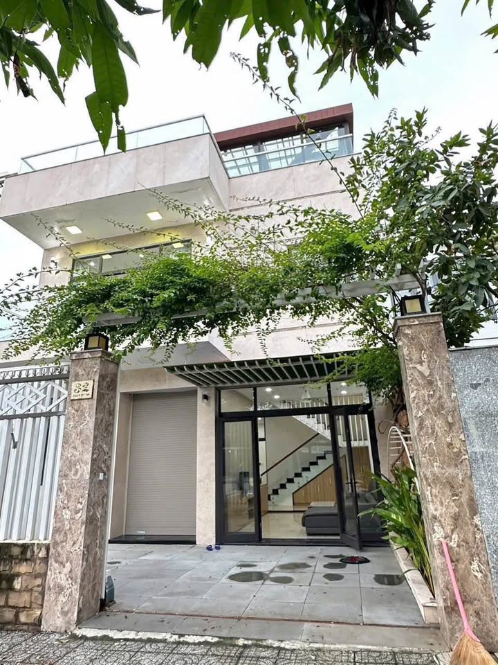 Bán căn townhouse Xuân Quỳnh - Ngũ Hành Sơn 192m² giá 19 tỷ - Hướng Đông Nam, sẵn sàng vào ở!