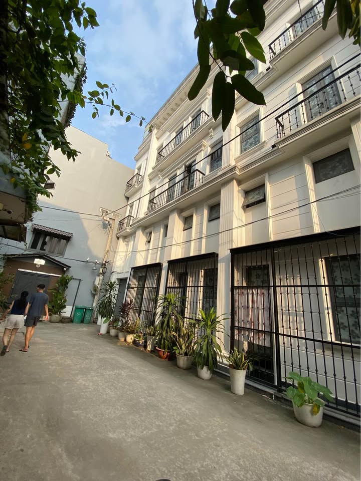 Căn hộ dịch vụ Thủ Đức 204m² giá 13 tỷ - Đầu tư sinh lời cao!