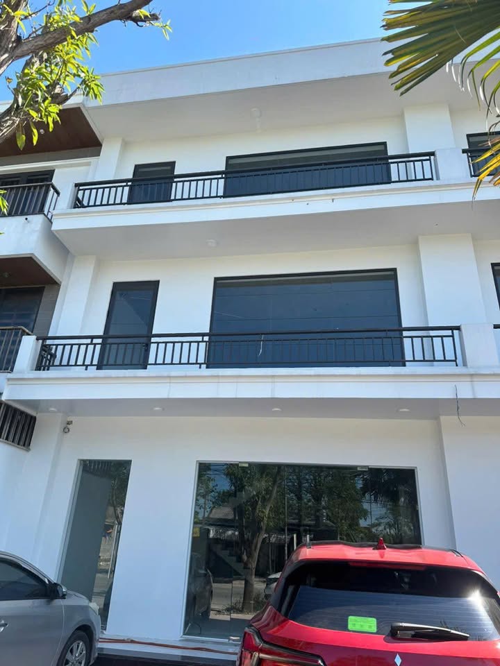 Nhà 3 tầng mặt tiền đường Nguyễn Cảnh Hoan 123m² giá 11 tỷ - Cơ hội đầu tư tuyệt vời!