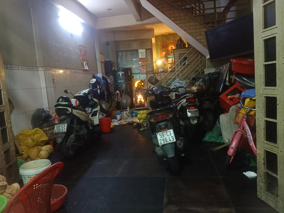 Nhà mặt tiền chợ 200 Quận 4, Diện tích 70m² giá 7.5 tỷ - Khu phố ẩm thực sầm uất!