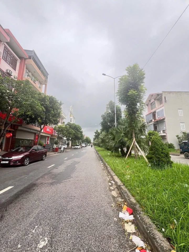 Đất nền kinh doanh mặt đường Hoàng Quốc Việt 67m² giá 5 tỷ - Cơ hội đầu tư hấp dẫn!