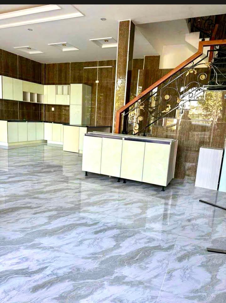 Nhà 3 tầng mặt tiền đường Nguyễn Văn Cừ 52m² giá 7 tỷ - Chính chủ bán gấp!