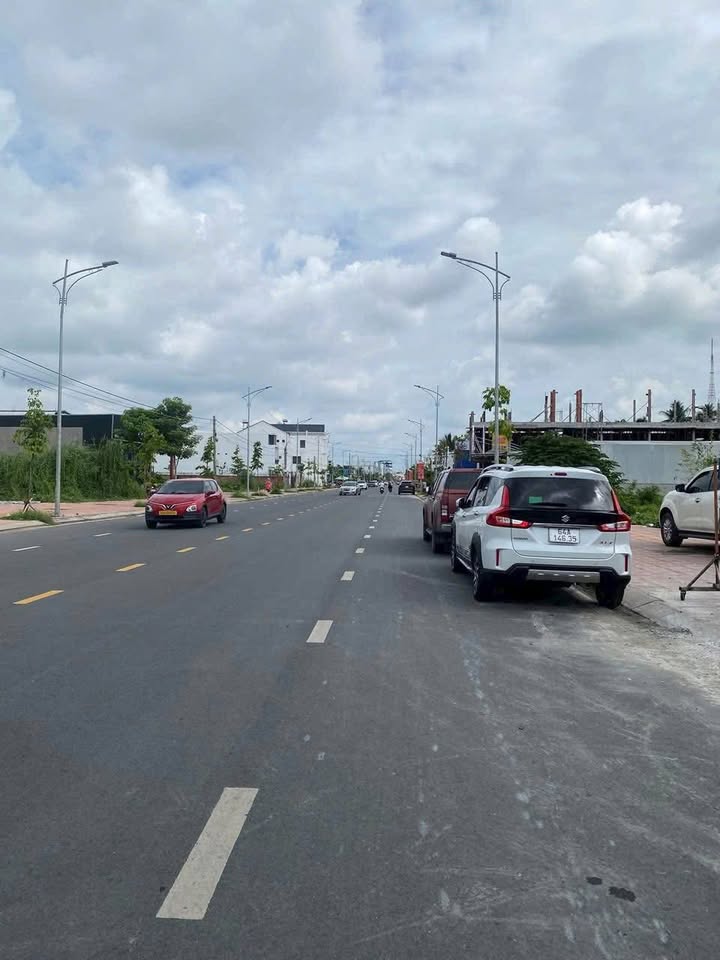 Đất mặt tiền đường Bờ Kinh, Vĩnh Long 1650m² giá 17.16 tỷ - Cơ hội đầu tư tuyệt vời!