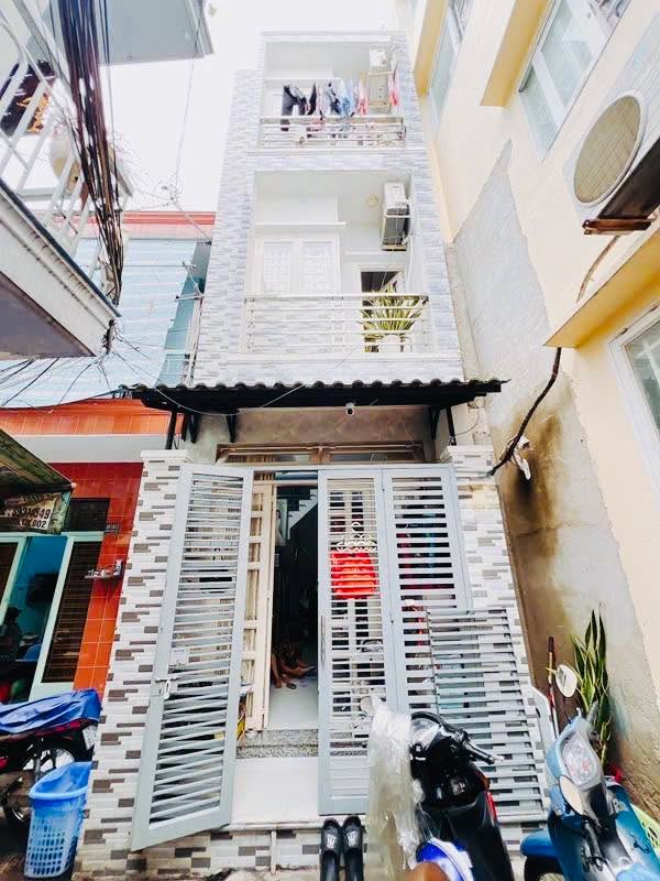 Nhà 3 tầng Nguyễn Khoái, Quận 4, 21.4m², giá 3.49 tỷ - Pháp lý sạch, chính chủ!