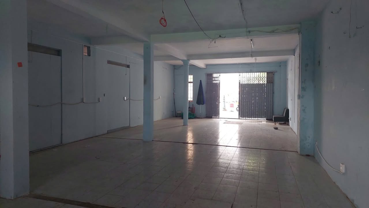 Mặt bằng kinh doanh mặt tiền Lê Quang Định 300m² giá 17 triệu - Cơ hội đầu tư hấp dẫn!