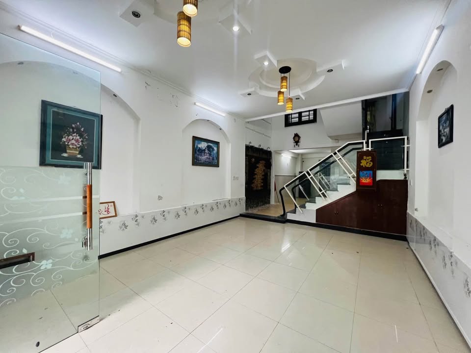 Nhà 3 tầng cho thuê mặt tiền Phan Huy Ôn, Hải Châu, Đà Nẵng - Phù hợp ở và kinh doanh!