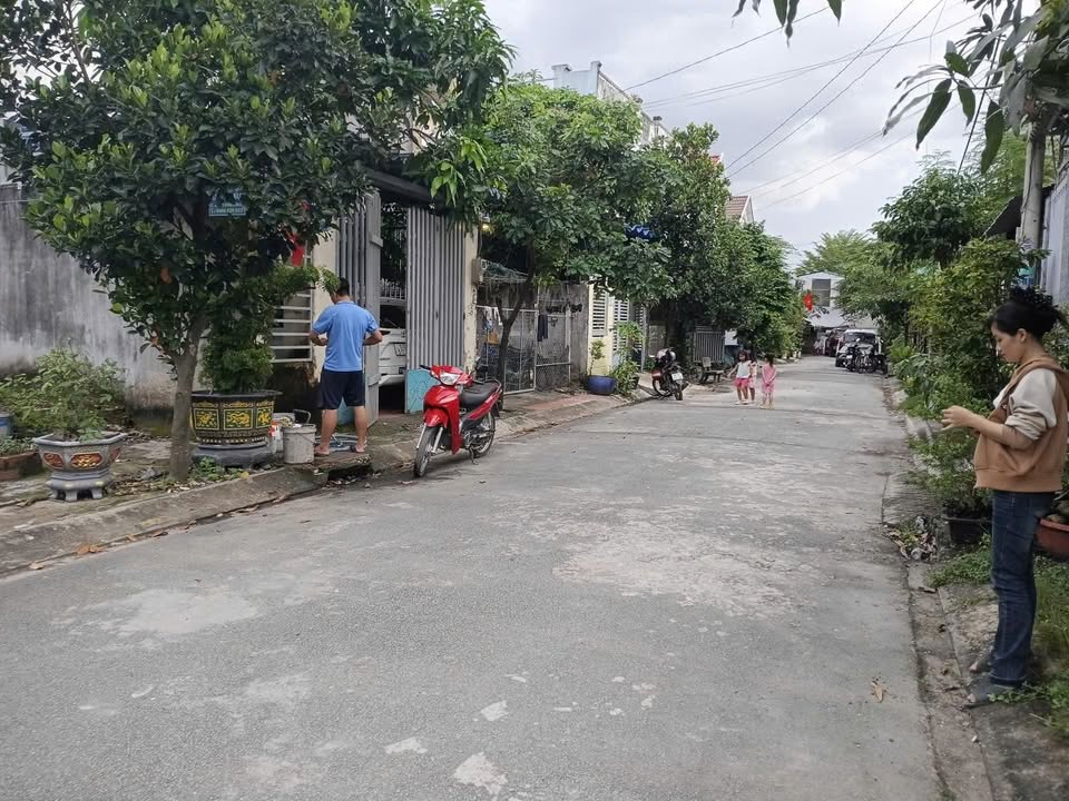 Kho chứa hàng 95m² tại Hóc Môn giá 3.65 tỷ - Đường xe tải thông thoáng!