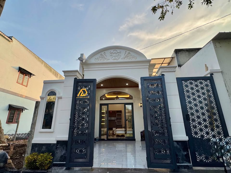 Nhà mặt tiền Khu Vượt Lũ, P. Tân Hạnh, TP. Vĩnh Long 117m² giá 2.75 tỷ - Thiết kế tân cổ điển sang trọng!