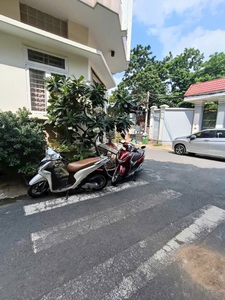 Nhà đẹp 4 tầng Lý Phục Man Quận 7 60m² giá 11 tỷ - Sổ hồng riêng, thương lượng!