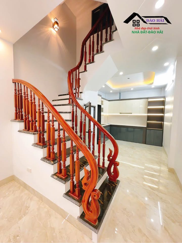 Nhà 3 tầng đẹp tại Phường Quang Trung, Thái Bình, giá 2 tỷ - Full nội thất, chỉ việc vào ở!