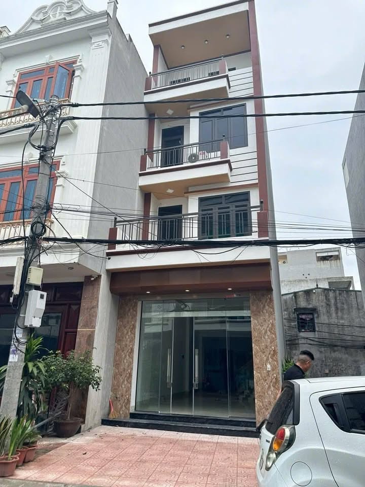 Nhà mặt đường Kỳ Bá 4 tầng giá 10 triệu - Kinh doanh sầm uất!