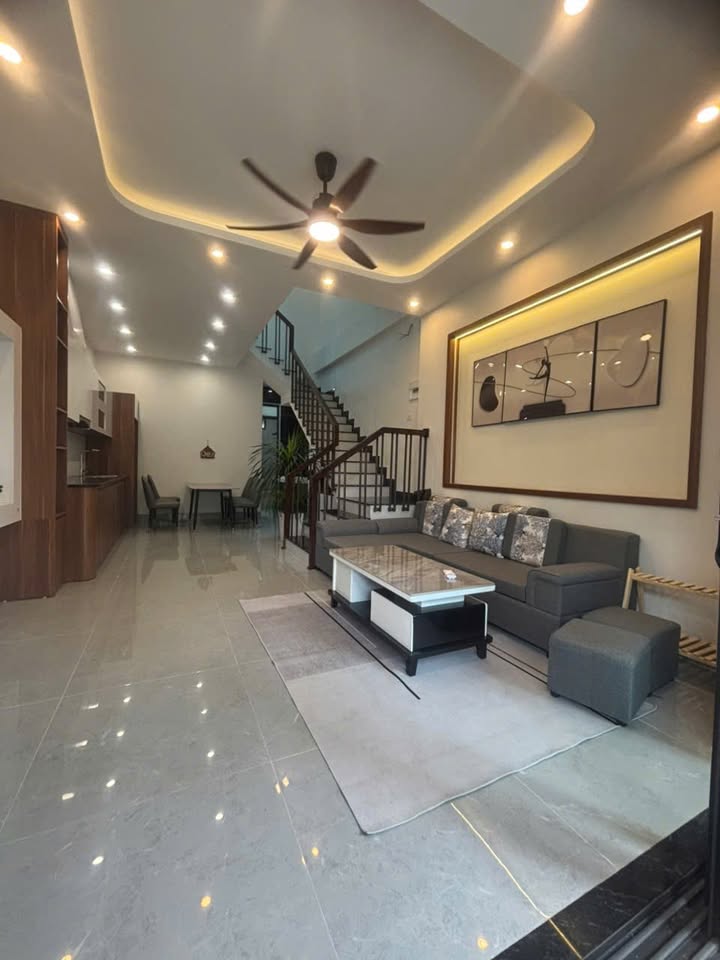 Nhà 3 tầng hiện đại tại Hàm Nghi, Đông Hương, Thanh Hóa - Giá chỉ 3.05 tỷ, nội thất đầy đủ!