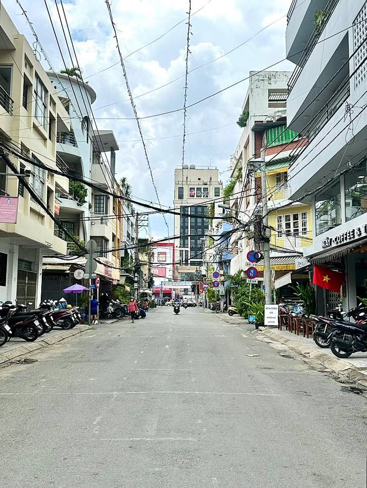 Nhà phố Đoàn Thị Điểm, Phú Nhuận 45m² giá 8.6 tỷ - Hẻm rộng, an ninh tuyệt đối!
