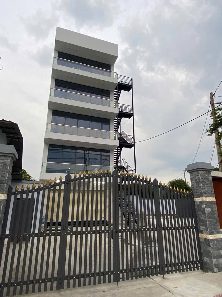 Cho thuê mặt bằng trung tâm Thủ Dầu Một 620m² giá 180 triệu - Nhà mới 100% đẹp như hình!