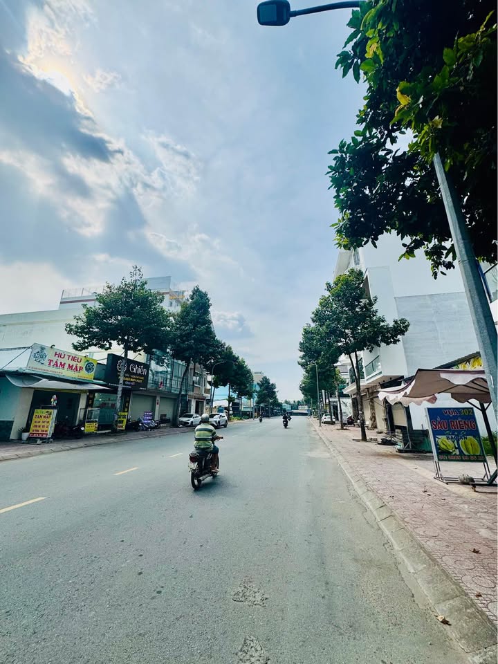 Đất mặt tiền Lê Văn Phẩm, Mỹ Tho 115m² giá 4.9 tỷ - Vị trí đẹp, kinh doanh thuận lợi!