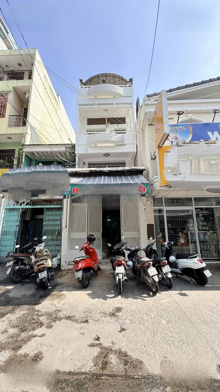 Nhà cho thuê hẻm Ba Tháng Hai, Quận 10 - 3 phòng ngủ, giá 20 triệu/tháng!