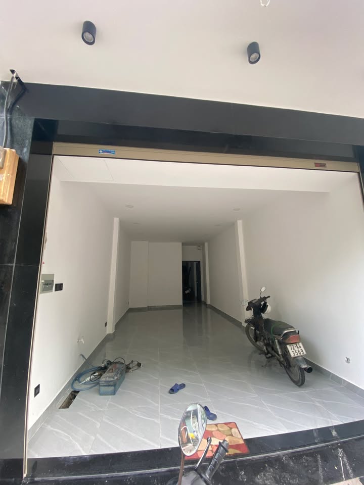 Cho thuê mặt bằng mặt tiền quận 10 - Giá chỉ 12 triệu, sẵn sàng kinh doanh!